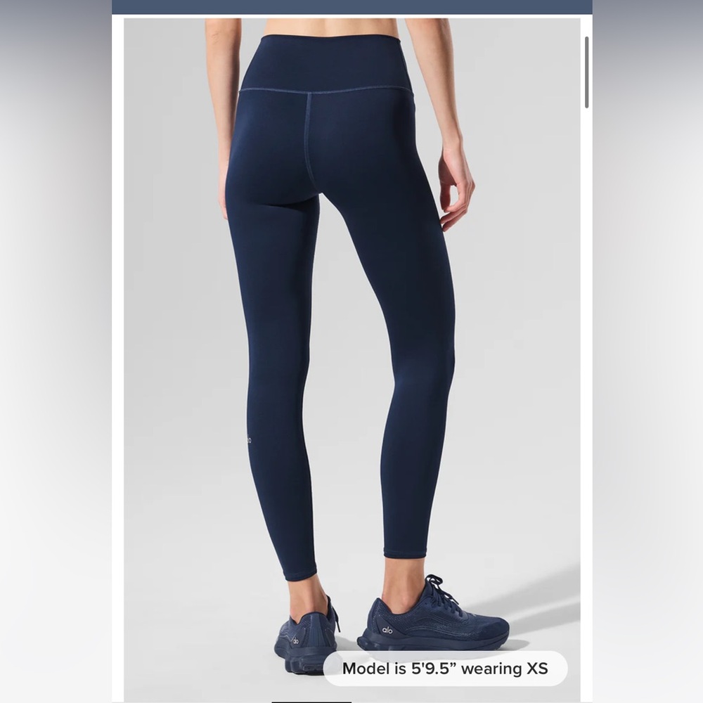 Alo Yoga 7/8 High-Waist Airlift Leggings (Size XS, Navy)